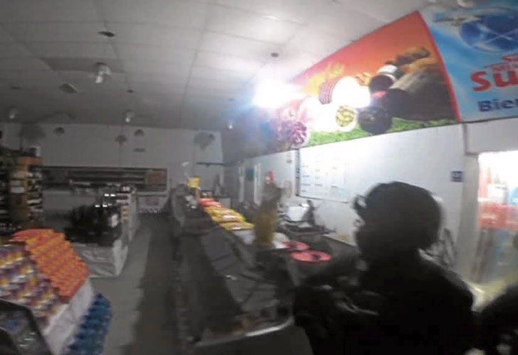 Operativos. Efectivos de la Federal ingresan en los supermercados. Entre diciembre de 2015 y marzo de 2016 recibieron 380 denuncias.