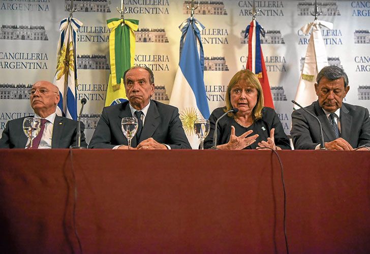 Cuarteto. Cancilleres Loizaga (Paraguay), Nunes (Brasil), Malcorra (Argentina) y Nin Novoa (Uruguay), ayer en el Palacio San Martín.