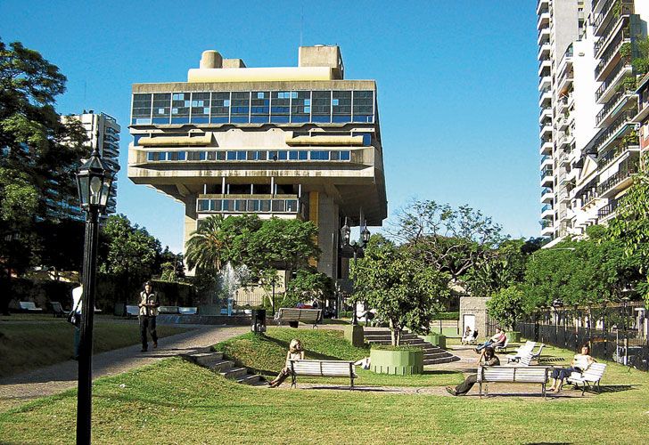 Hongo. Como con el Obelisco, el diseño generó controversias. Hoy es referente vital de la Ciudad.