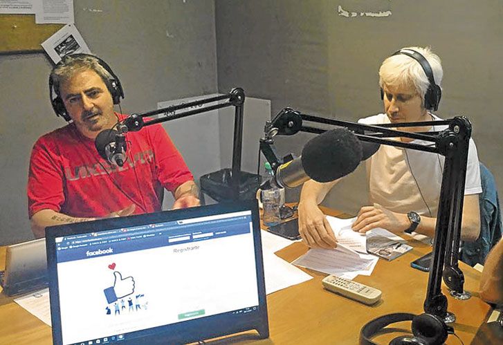Dispares. Figoli reconoce que los salarios se pagan en dos cuotas pero se defiende diciendo que están al día. Eduardo de la Puente, el único histórico que sigue.