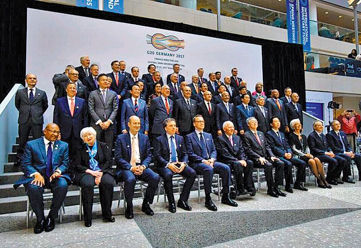 Al lado DE YELLEN. Pegados a la jefa de la Fed, Sturzenegger y Dujovne, en la foto de familia del G20.