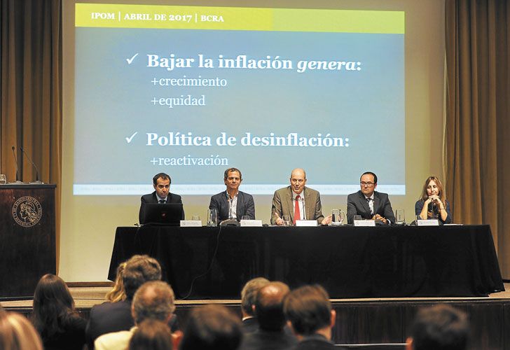 Trinchera. El último martes, Sturzenegger acaparó la palabra para explicar la suba de tasas.