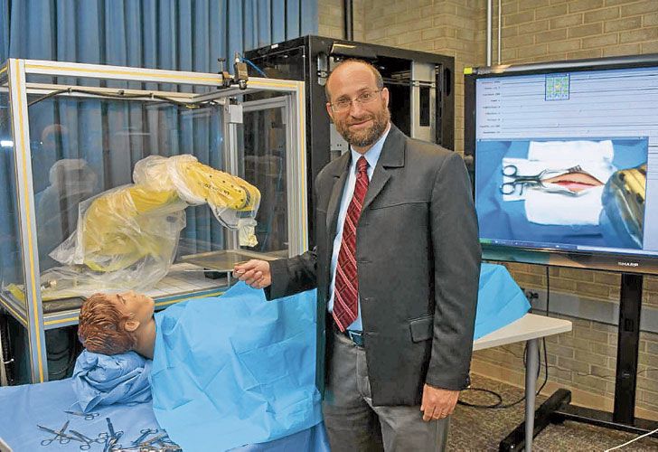 Juan Wachs. Estas máquinas son capaces de interpretar las necesidades del equipo médico.