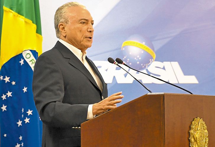 Contra las cuerdas. Pese a mostrarse desafiante, Temer enfrenta su hora más difícil desde que asumió el poder. Si la Justicia demuestra las imputaciones que pesan sobre él, iría preso.