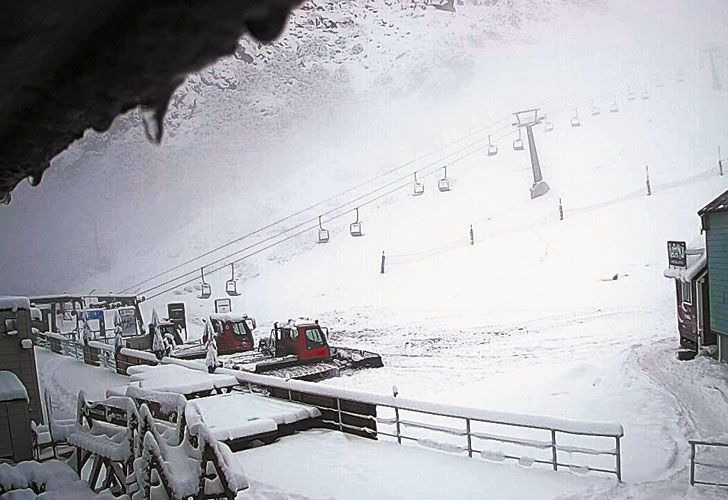 Bariloche. Las pistas de esquí del Cerro Catedral comenzaron a recibir copiosas nevadas.