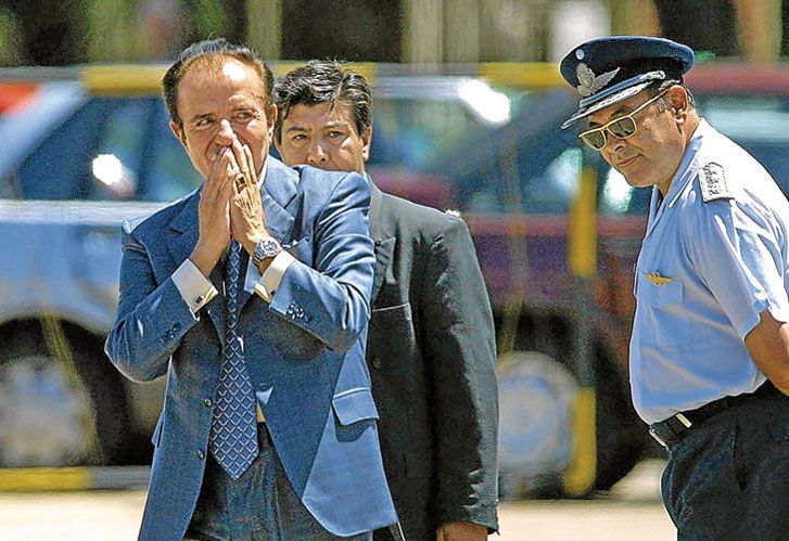 Carlos Menem. Tuvo y tiene varios procesos judiciales, pero sus fueros lo protegen.