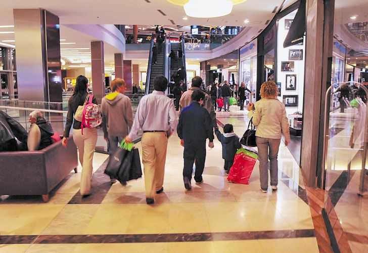 Temporada. Hay menos compras en cuotas en locales de ropa y el Ahora 12 no compensa.