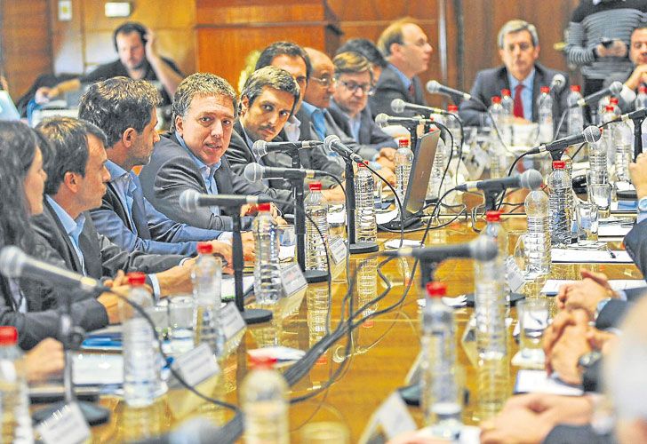 RESPONSABILIDAD FISCAL. El ministro Dujovne, reunido con sus pares provinciales semanas atrás.