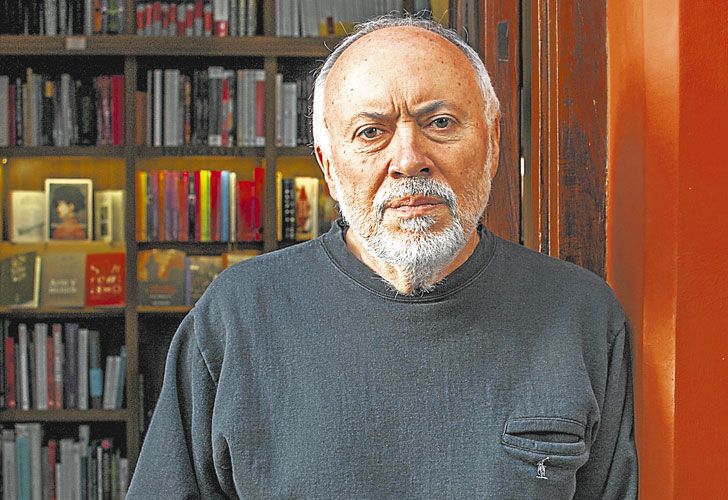 Como editor, Marcial Souto consiguió publicar en España, por primera vez, dos novelas de Mario Levrero, quien con el dinero recibido compró, entre otras cosas, la computadora con la que poco después organizó el texto de La novela luminosa.