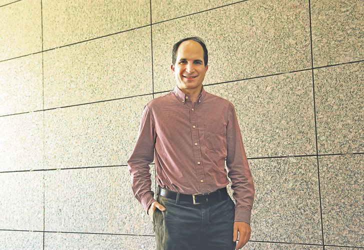 Visita. Maldacena estuvo con el ministro Barañao, antes de su charla en el Polo Científico. Para el físico, la detección de ondas gravitacionales permite ver el Universo con otros lentes.