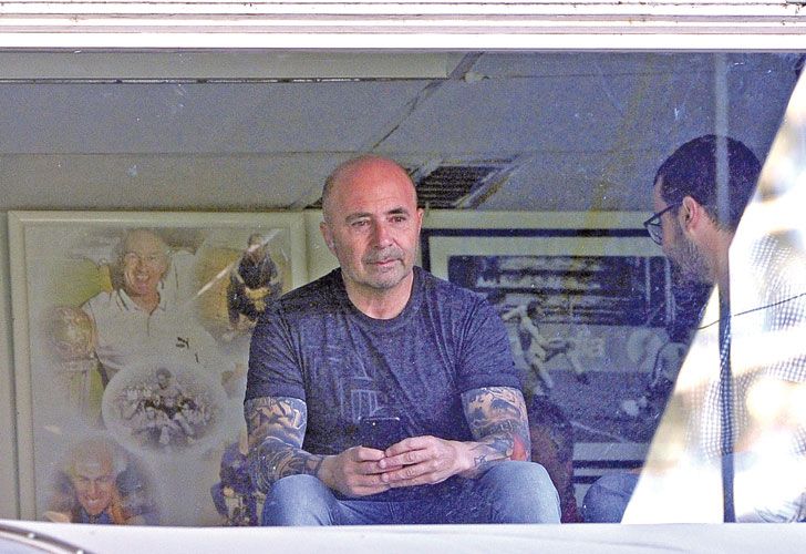 Cada error sera politizado. Sampaoli tuvo una estúpida reacción de nuevo rico, pero la desmesurada condena tiene la dimensión propia de la grieta argentina.