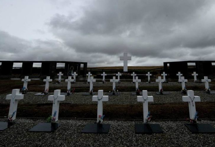 Familias de soldados argentinos muertos en Malvinas visitarán sus tumbas.