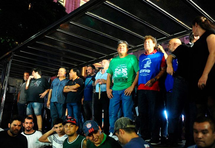 Pablo Moyano junto a Pablo Miceli, Luis D'Elía y Hugo Yasky en el palco.
