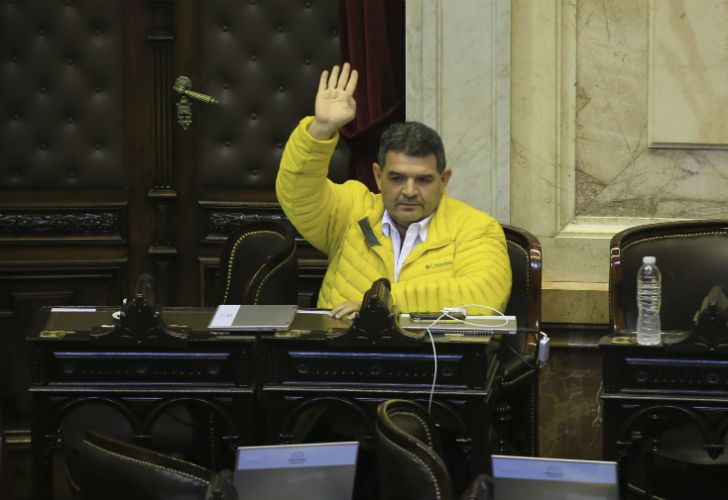 Olmedo fue al recinto con una pala