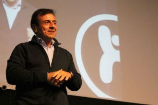 Citan a ex funcionario para determinar si favoreció a Farmacity