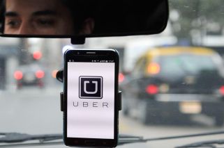 A un año del lanzamiento, Uber resiste en la