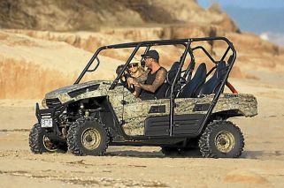En Uruguay multan a Tinelli por andar con su jeep en las dunas