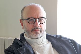 “Escribo para salir de la realidad, no para meterme más en ella”