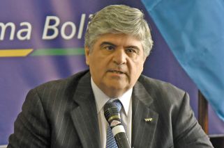 Juicio de YPF a la gasífera de Caputo por una deuda