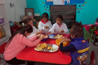 Sueño sobre ruedas: tres amigos buscan ayudar a chicos de una escuela rural