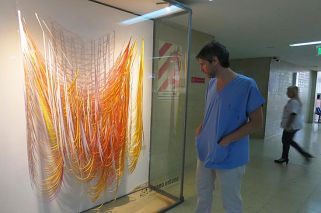 Ofrecen arte para aliviar la espera en seis hospitales