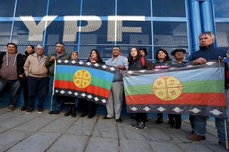 Sin marco jurídico, las petroleras asumen el ‘costo mapuche’ en el sur