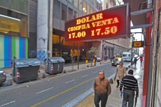 Para el mercado, la deuda es “sustentable” pero depende de la Fed