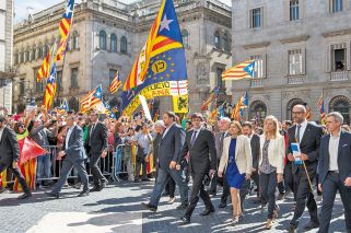 Rajoy y los independentistas refuerzan su disputa por el referéndum catalán