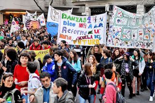 Siguen las tomas en 25 colegios y crece la polémica entre padres