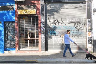 En Palermo se quejan por las pintadas en los locales