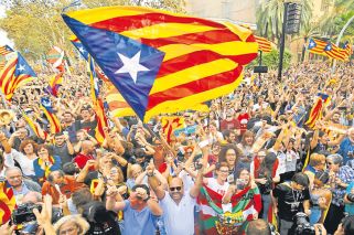 El independentismo lidera las encuestas pero evalúa no participar en los comicios