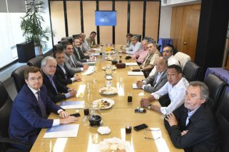 El Gobierno anuncia la inminente baja de 450 sindicatos