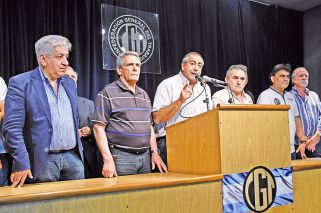 Tras varios amagues, la CGT convocó a un paro general mañana
