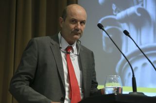 El Banco Central bajó la tasa de interés a 28%