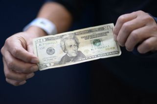 Especialistas definen cinco motivos por los que sube el dólar
