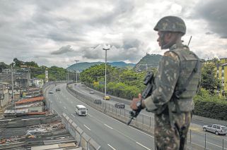 Temer designa a un general para combatir al narco en Río