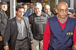 Mientras pide por su libertad, procesan a Lázaro Báez y lo embargan por $250 millones