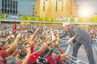 Cercado, Lula admite que su detención es inminente