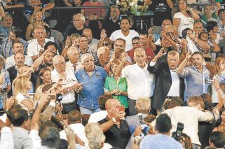 El Gobierno apuesta por el peronismo para ganar