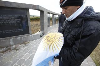 Luis Escudero, el excombatiente que corre por las islas