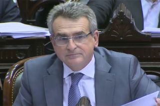 Agustín Rossi cuestionó al Gobierno: “Algunos están más sucios que los baños de retiro”