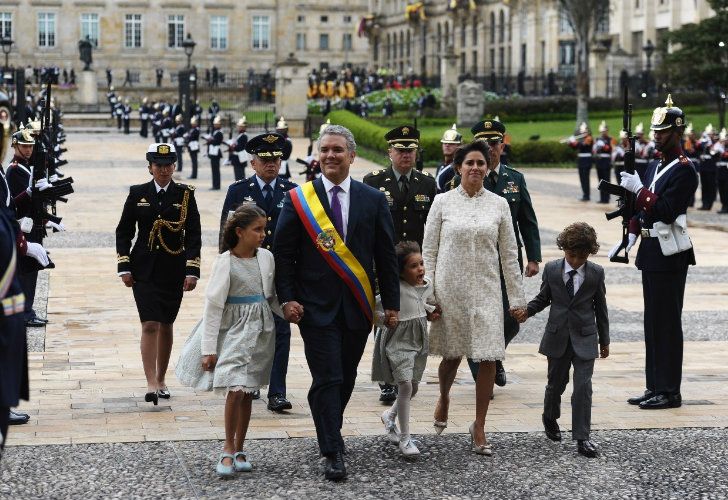 Iván Duque arrives at the presidential palace with his wife, María Juliana Ruiz, and children, after his inauguration ceremony in Bogotá on Tuesday.