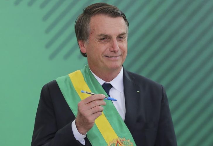 Brazil's new President Jair Bolsonaro poses with the pen used during the swearing-in ceremony for the ministers at the Planalto Palace in Brasilia