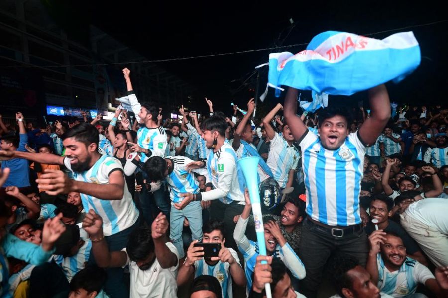 Festejos en Bangladesh, haciendo del fútbol una bella metáfora 