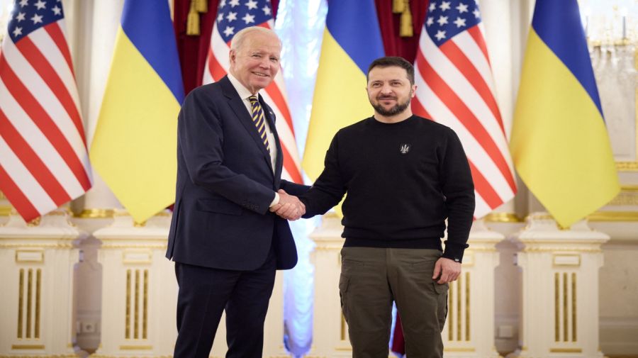 Joe Biden y Volodimir Zelesnki en Ucrania