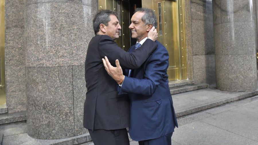 La foto que pretende demostrar la reconciliación entre Massa y Scioli