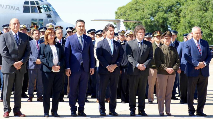 El Presidente Javier Milei encabeza el acto de entrega del avión Hércules C-130