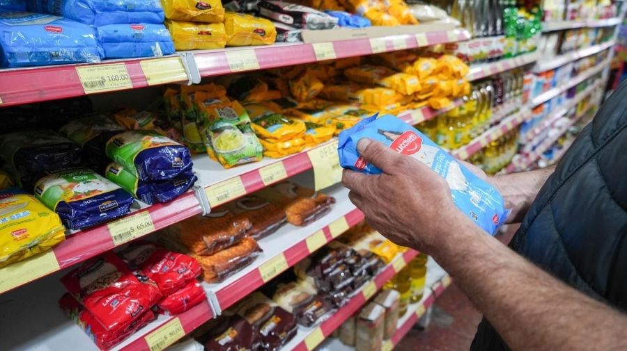 Muchos supermercados se sumaron a la movida de aceptar dólares para las transacciones.