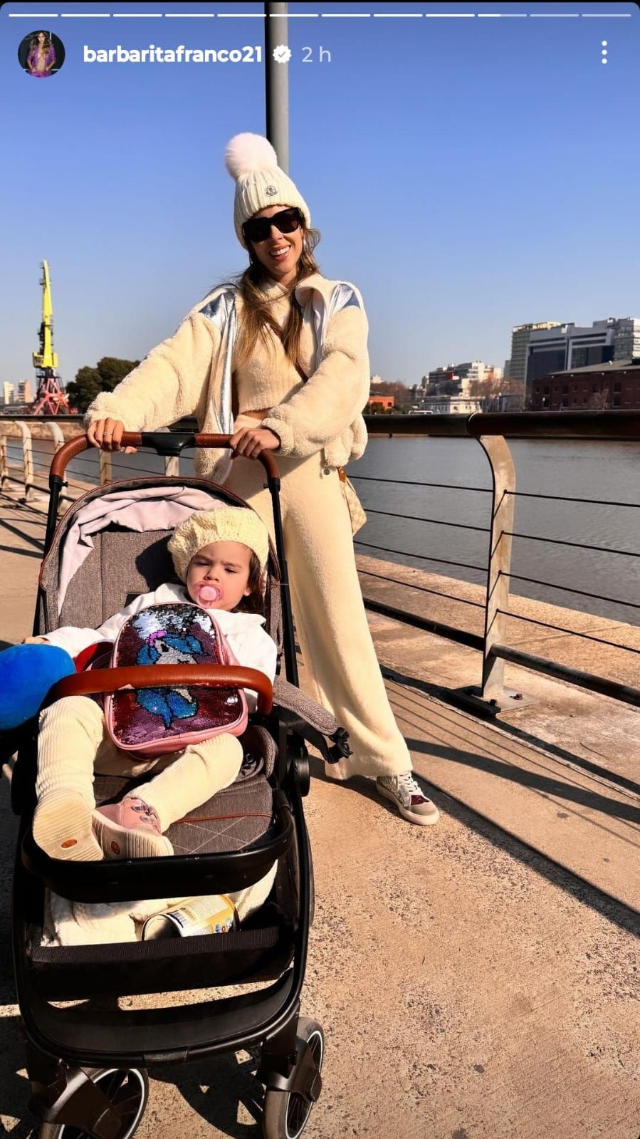 Barby Franco y Sarah Burlando paseando por Puerto Madero. 