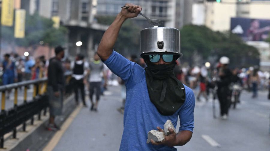 Protestas en Caracas contra un nuevo gobierno de Nicolás Maduro.